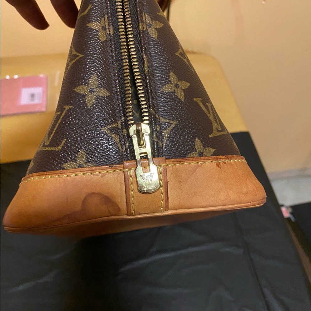 Authentic Louis Vuitton Monogram Alma
PM Bag in good condition all offers!!🥰 - Picture 5 of 16
